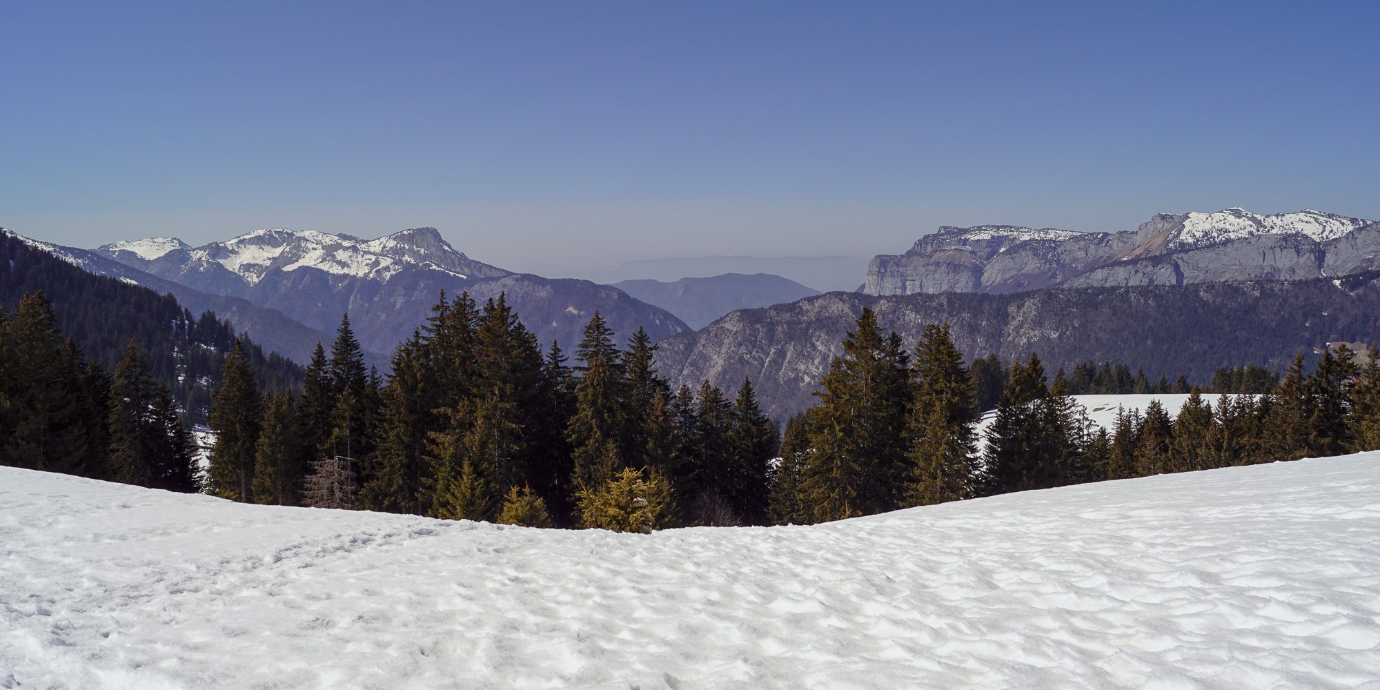 Views over the mountains in Manigod.jpg